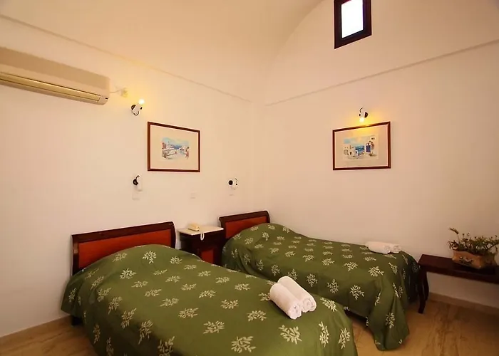 New Haroula 3* Fira (Santorini)