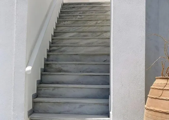 New Haroula 3* Fira (Santorini)