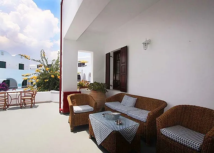 New Haroula Otel Fira (Santorini)