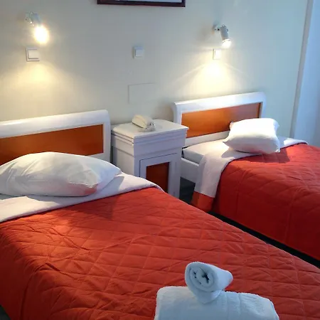 ニュー ハロウラ ホテル 3*